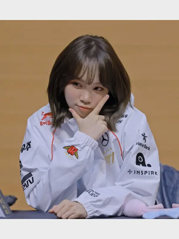 Chaewon T1 White Jacket Chaewon T1 White Jacket