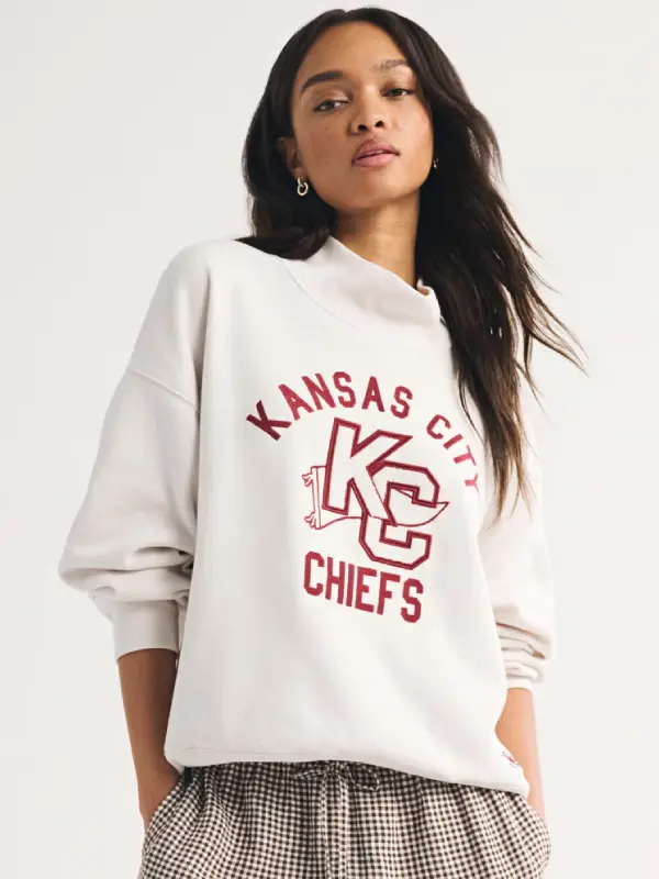 Abercrombie Chiefs Funnel-Neck Sweatshirt Cream Abercrombie Chiefs Funnel-Neck Sweatshirt Cream